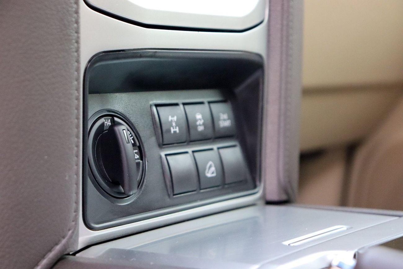 Toyota Prado VXR 4.0L AWD Toyota Prado VX.R / 2020 / V6 / GCC / Full Service History Available