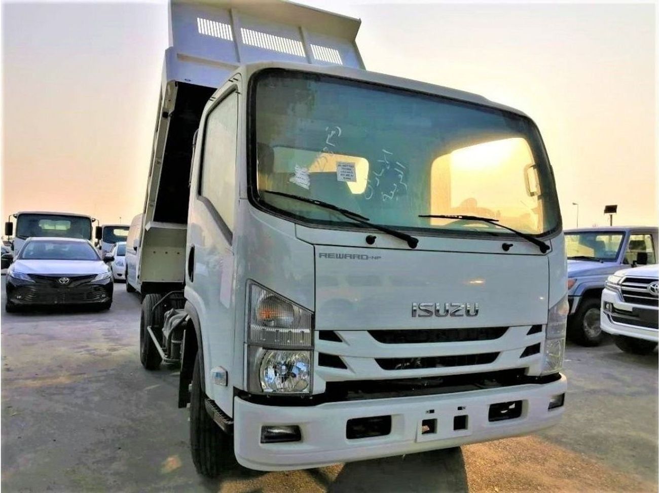 إيسوزو NPR NPR 85 DUMP TRUCK // 4 TONS // MODEL 2025