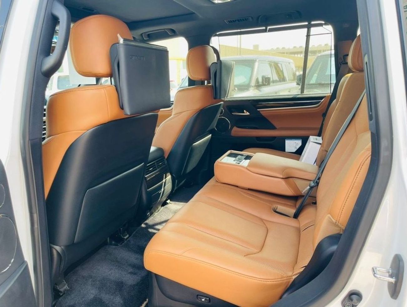 Lexus LX 570 LEXUS LX570 4 YEARS WARRANTY FROM ALFUTTAIM