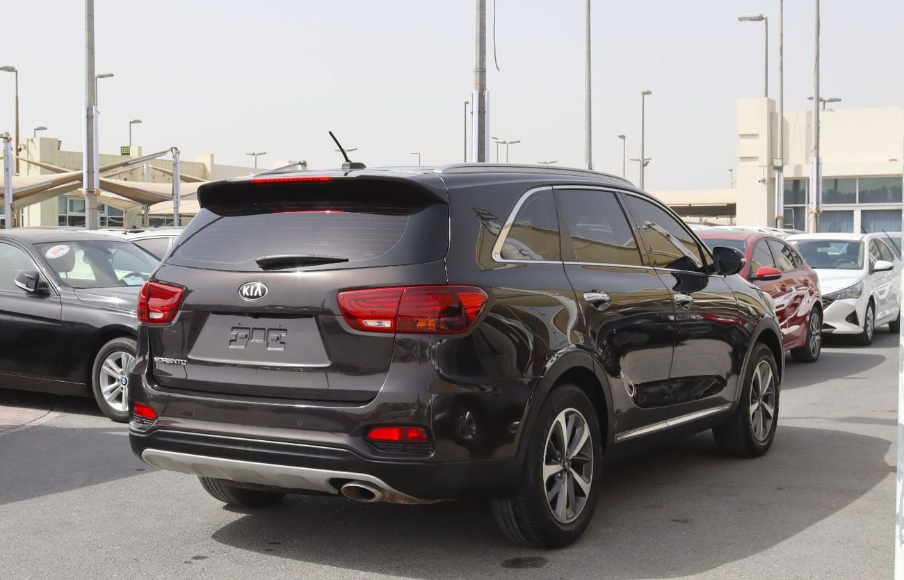 Kia Sorento Base 2.4L AWD Kia Sorento 2020 -GCC - Accident-free -120,000 km - 2.4L -7 seats -In Excellent condit