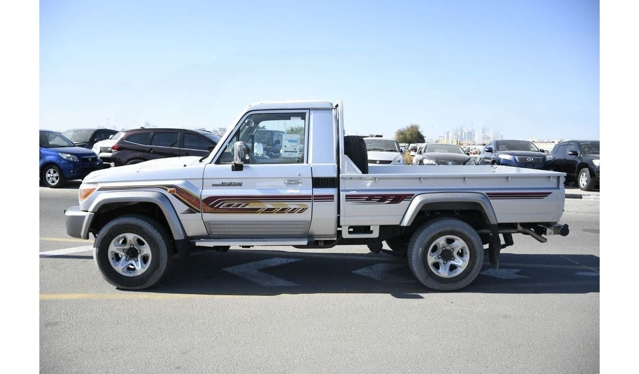 Toyota Land Cruiser Pick Up 4.0L V6 Petrol  ( ready stock available )