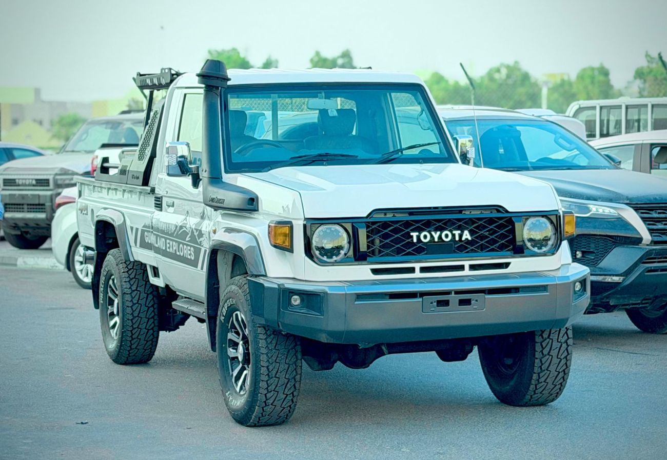 تويوتا لاند كروزر Toyota landcruise pickup single cab 2020Model 4.5 1VD Diesel engine RHD Colour White Interior grey 2