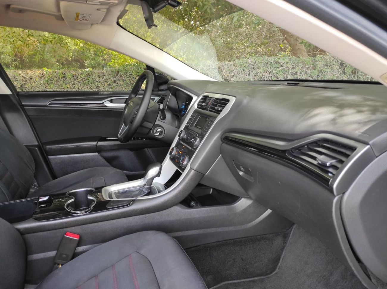 Ford Fusion SE 2.0L Ford fusion 2015 Gcc V4 full options no1