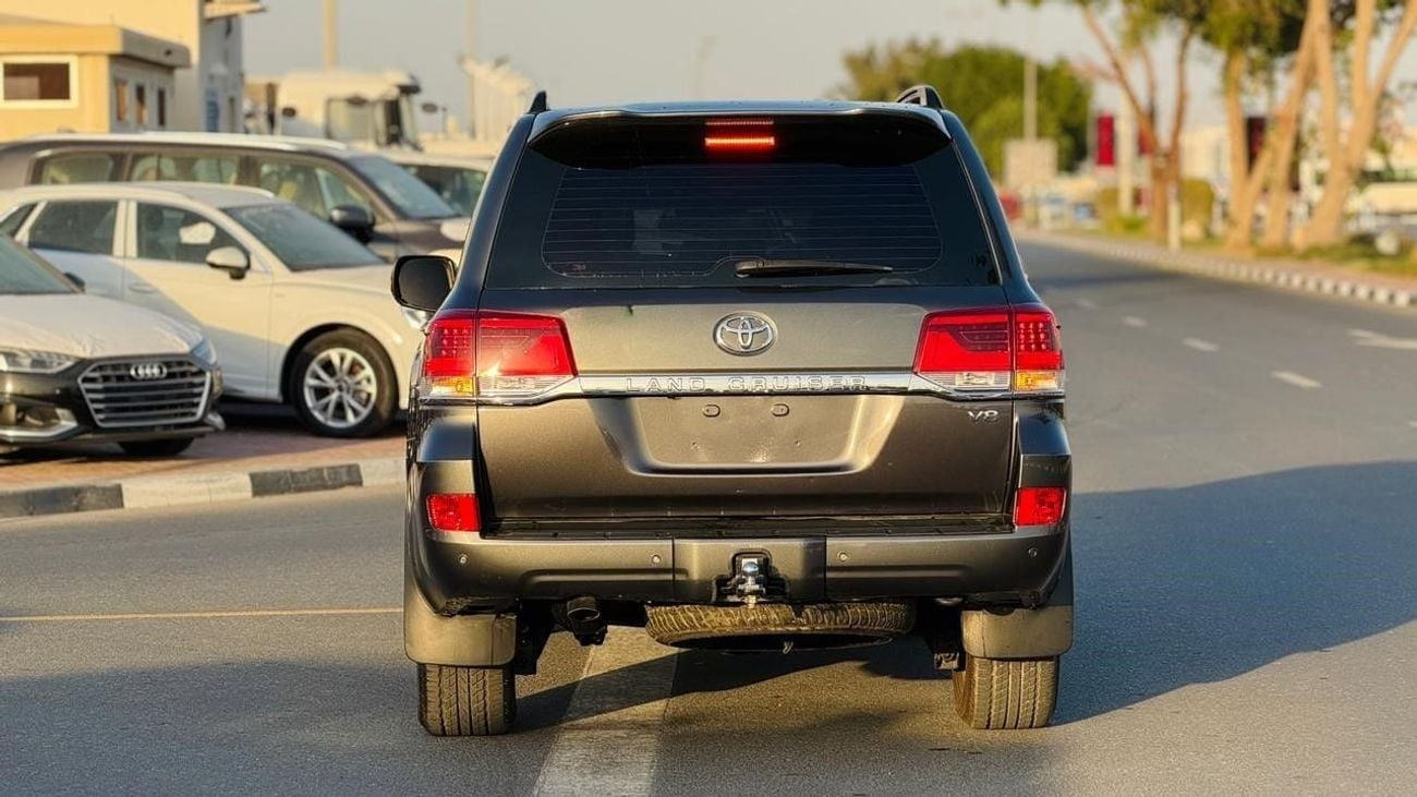 Toyota Land Cruiser 2017 | BULL BAR | PUSH START | SUNROOF | PARKING SENSOR | 4.5L DIESEL ENGINE | POWER SEAT | AT | RHD