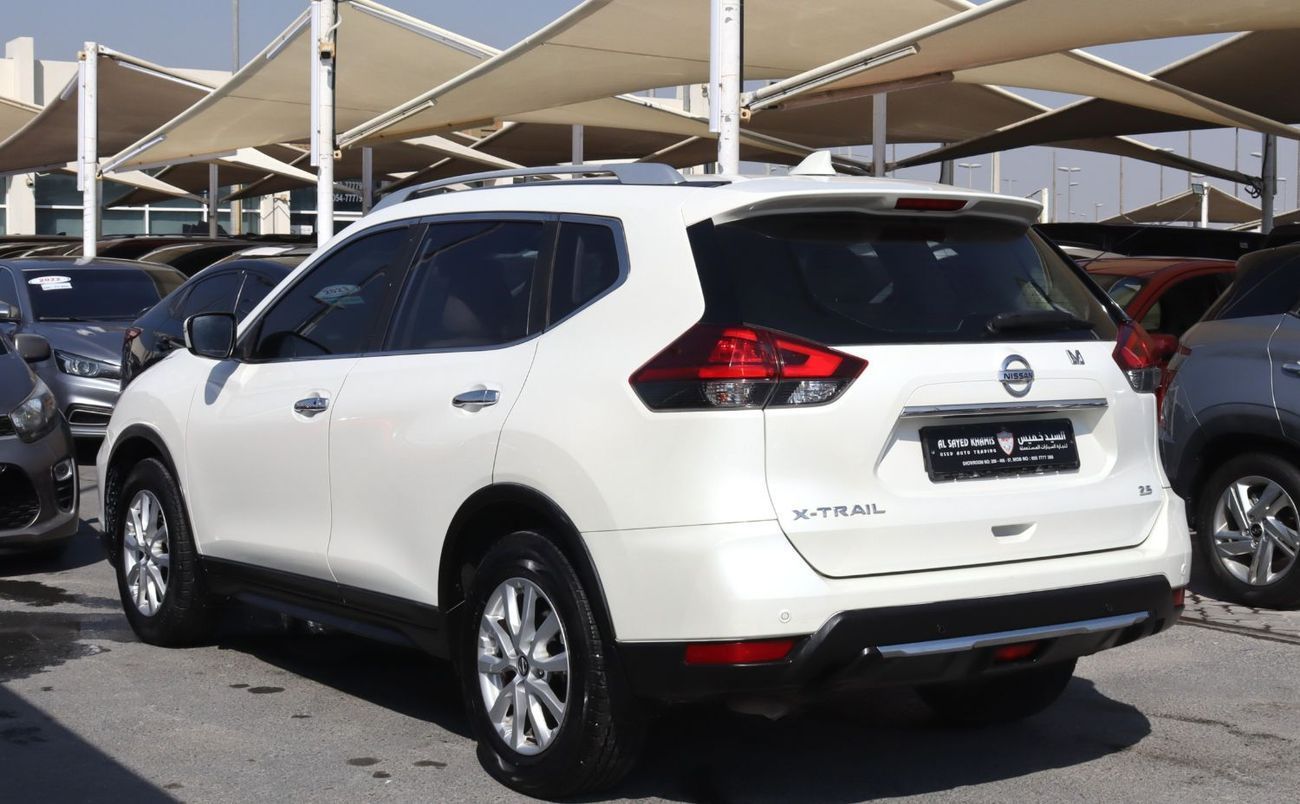 نيسان إكس تريل نيسان إكستريل -2021 - خليجى -  بدون حوادث - 2.5L- 4WD - ممشى قليل  بحاله ممتازه
