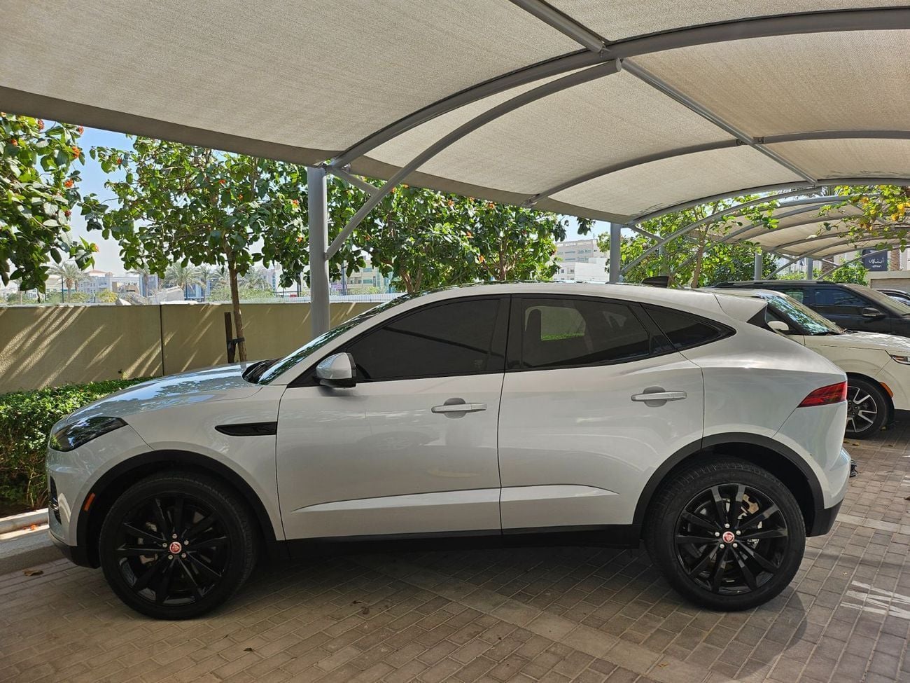 جاكوار E Pace فرصة لا تُعوض! جاكوار E-Pace R-Dynamic موديل 2022 | المالك الأول | 35,300 كم – بحالة الوكالة!