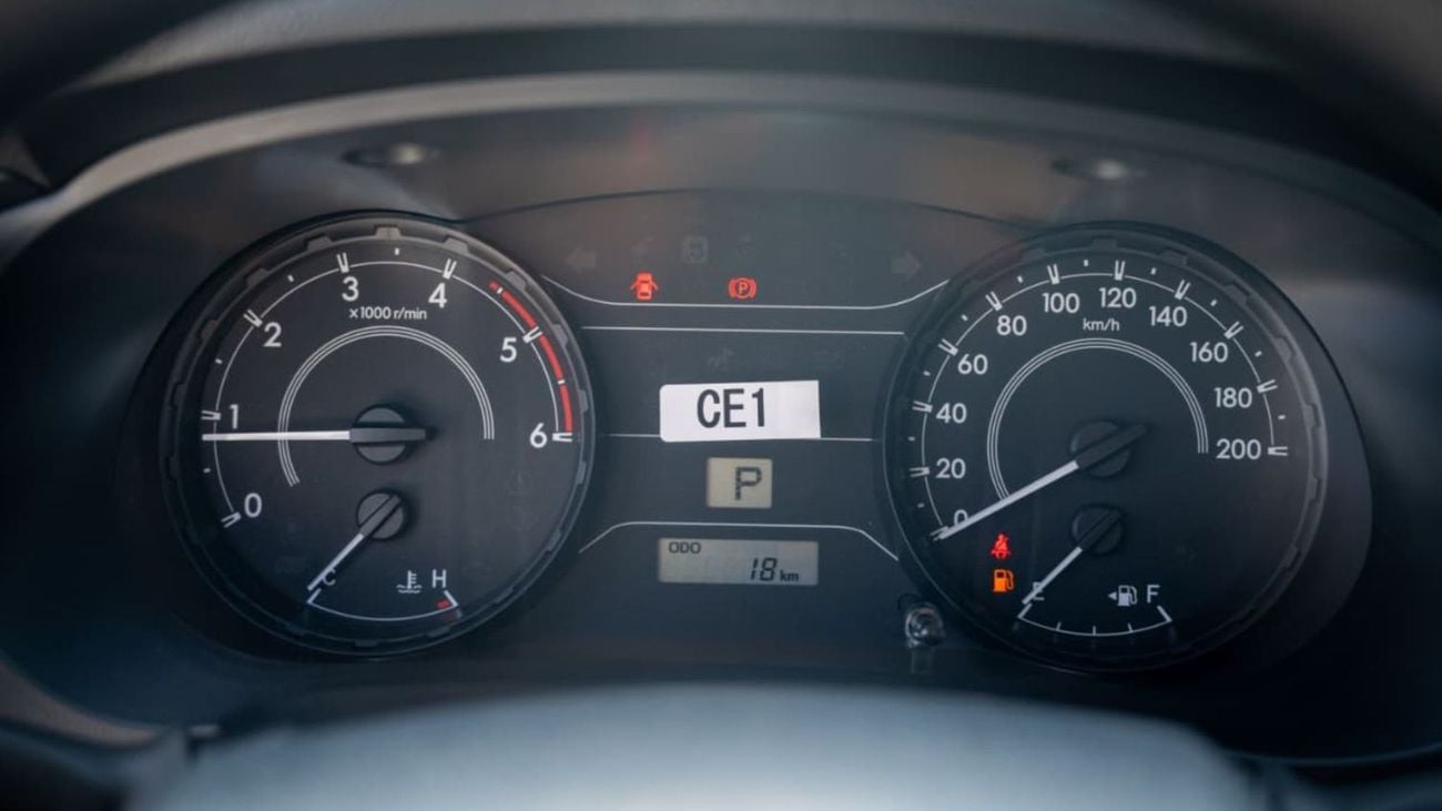 Toyota Hilux DLX-G Automatic| 2.4L | 4WD | Diesel | 5 Seats | 4 Doors