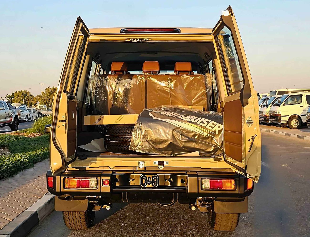 Toyota Land Cruiser 70 4.0L PETROL A/T | TOP VARIANT | DIFF LOCK | REFRIGETOR | FULL OPTION | CODE#68081