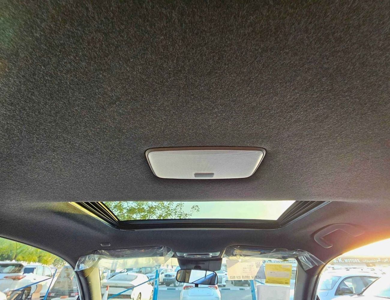 تويوتا كورولا كروس LTD HEV NEW SHAPE / 2.0L V4 PETROL / SUNROOF / LEATHER WITH DRIVER POWER SEAT (CODE # CRCHCN)