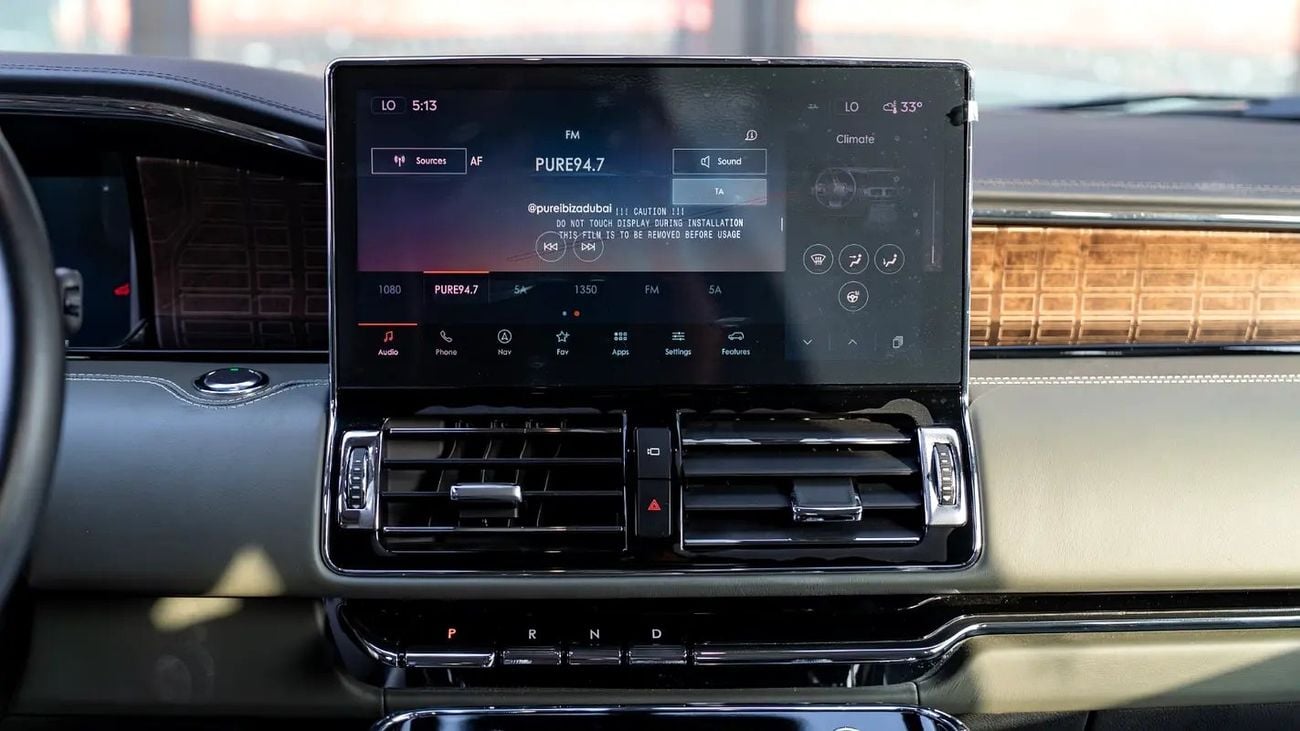 لينكولن نافيجاتور Presidential 3.5L Presidential, Warranty + Service Pack, Low Kms, 7-Seater, GCC