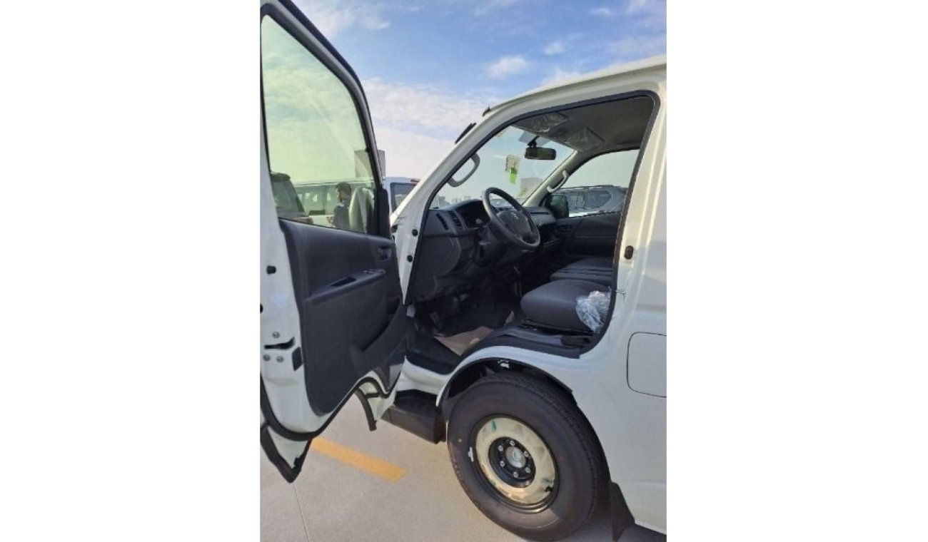 تويوتا هاياس Toyota Hiace 2.5 LTR DSL Passenger Van