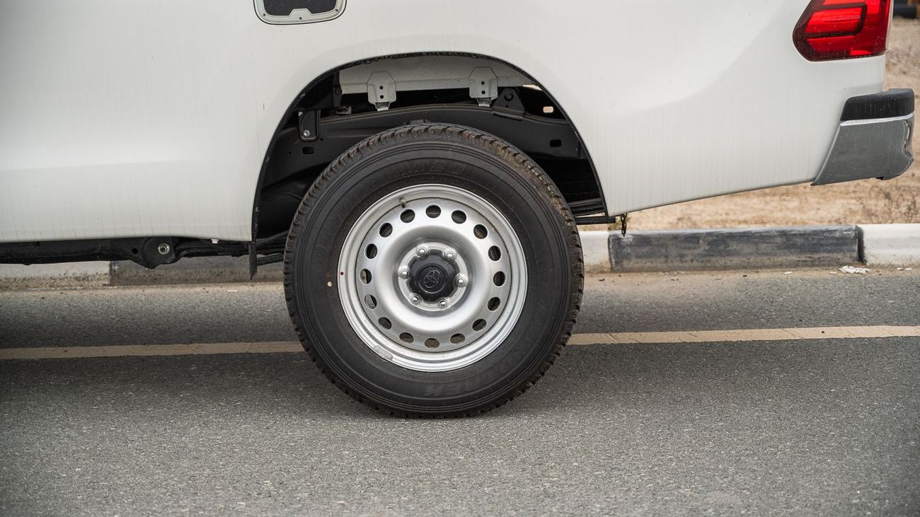 تويوتا هيلوكس TOYOTA HILUX 2.4 SINGLE CABIN BASIC 4X4 MT -2026YM