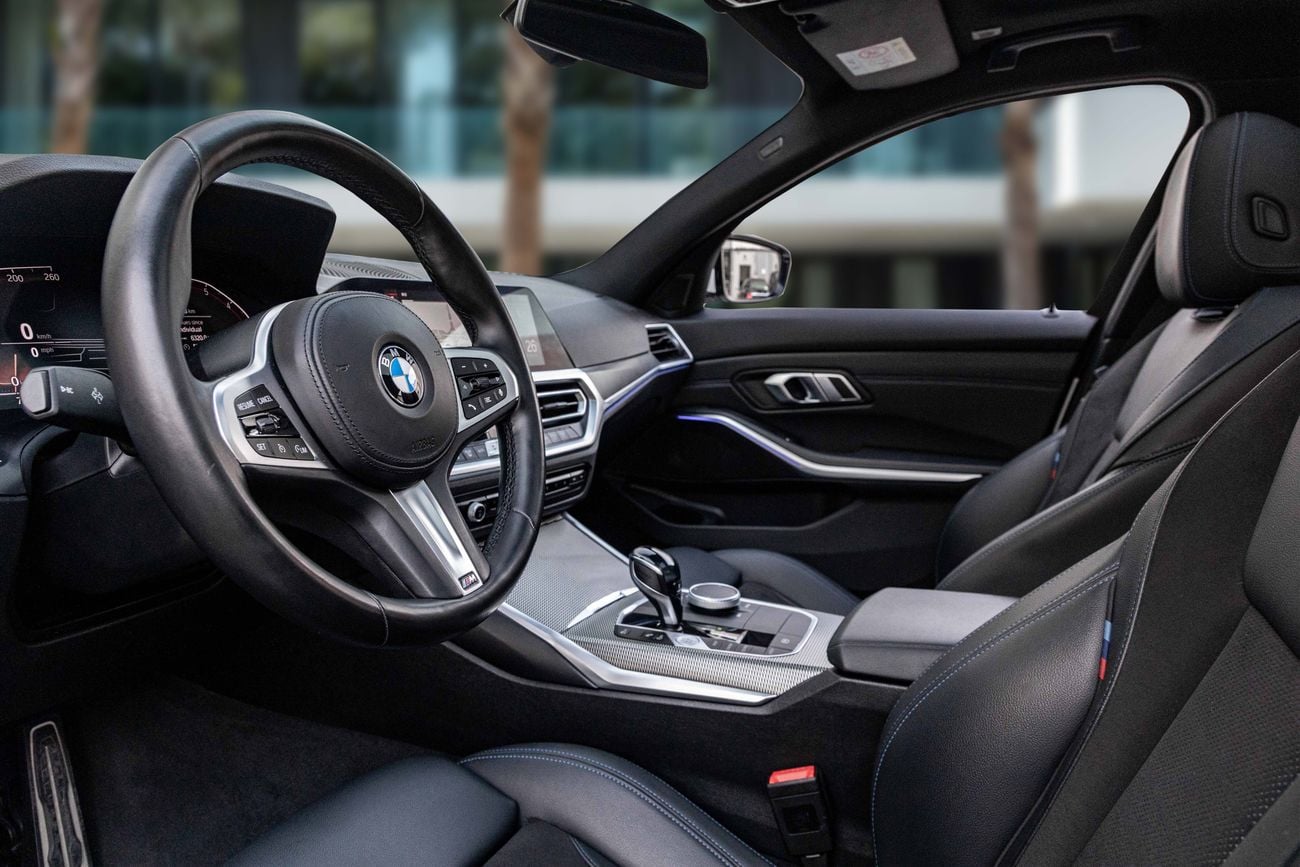 بي أم دبليو 330i 330i M-Sport | 2,546 P.M | 0% Downpayment | BMW Service History | Low Kms!