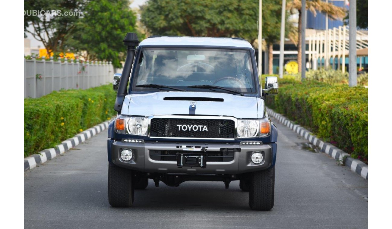 تويوتا لاند كروزر بيك آب 79 DOUBLE CAB LIMITED LX V8 4.5L TURBO DIESEL 5 SEAT  MANUAL TRANSMISSION