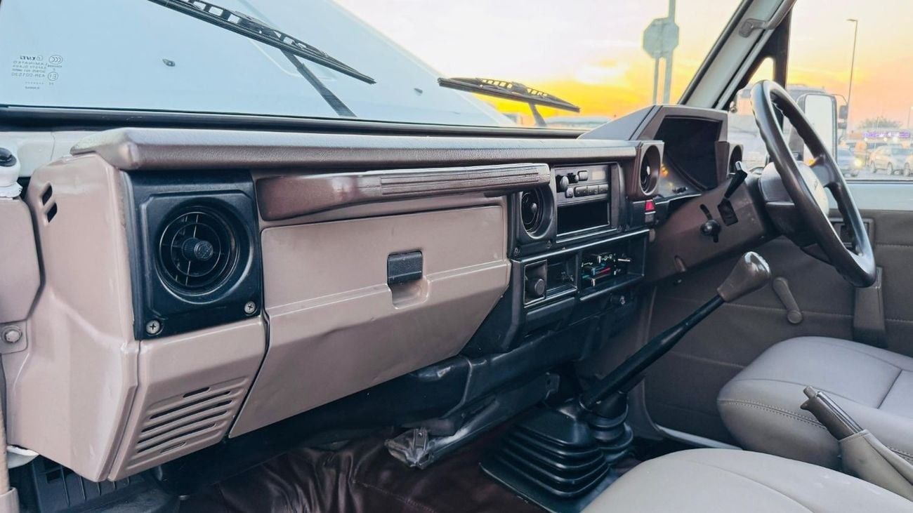 Toyota Land Cruiser Pick Up SINGLE CABIN | RHD | BULL BAR | 4.2L DIESEL ENGINE | MANUAL TRANSMISSION | 1995