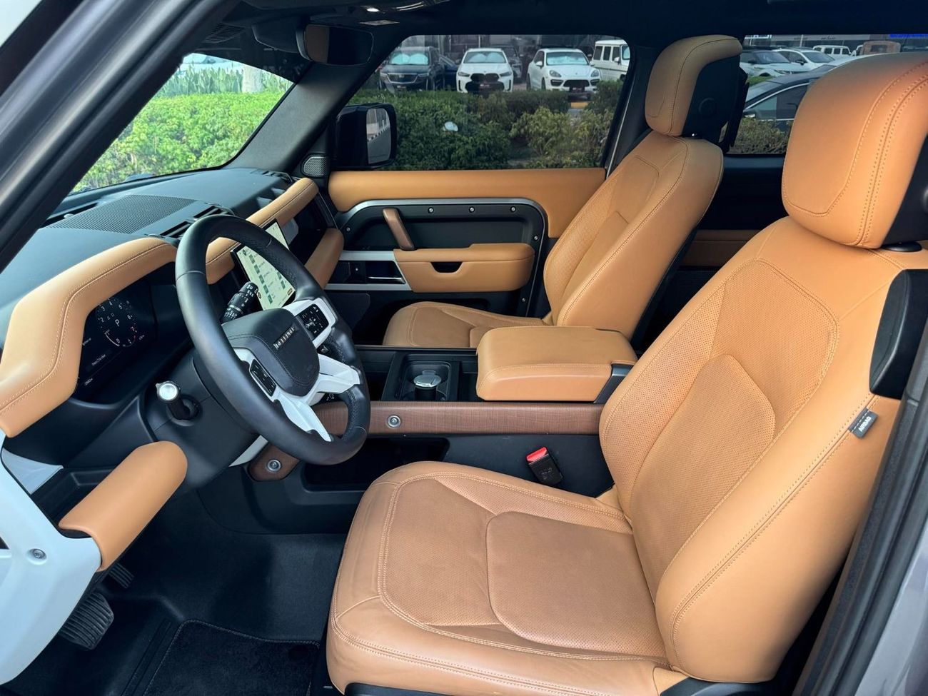 Land Rover Defender GCC SPEC UNDER WARRANTY AND SERVICE CONTRACT