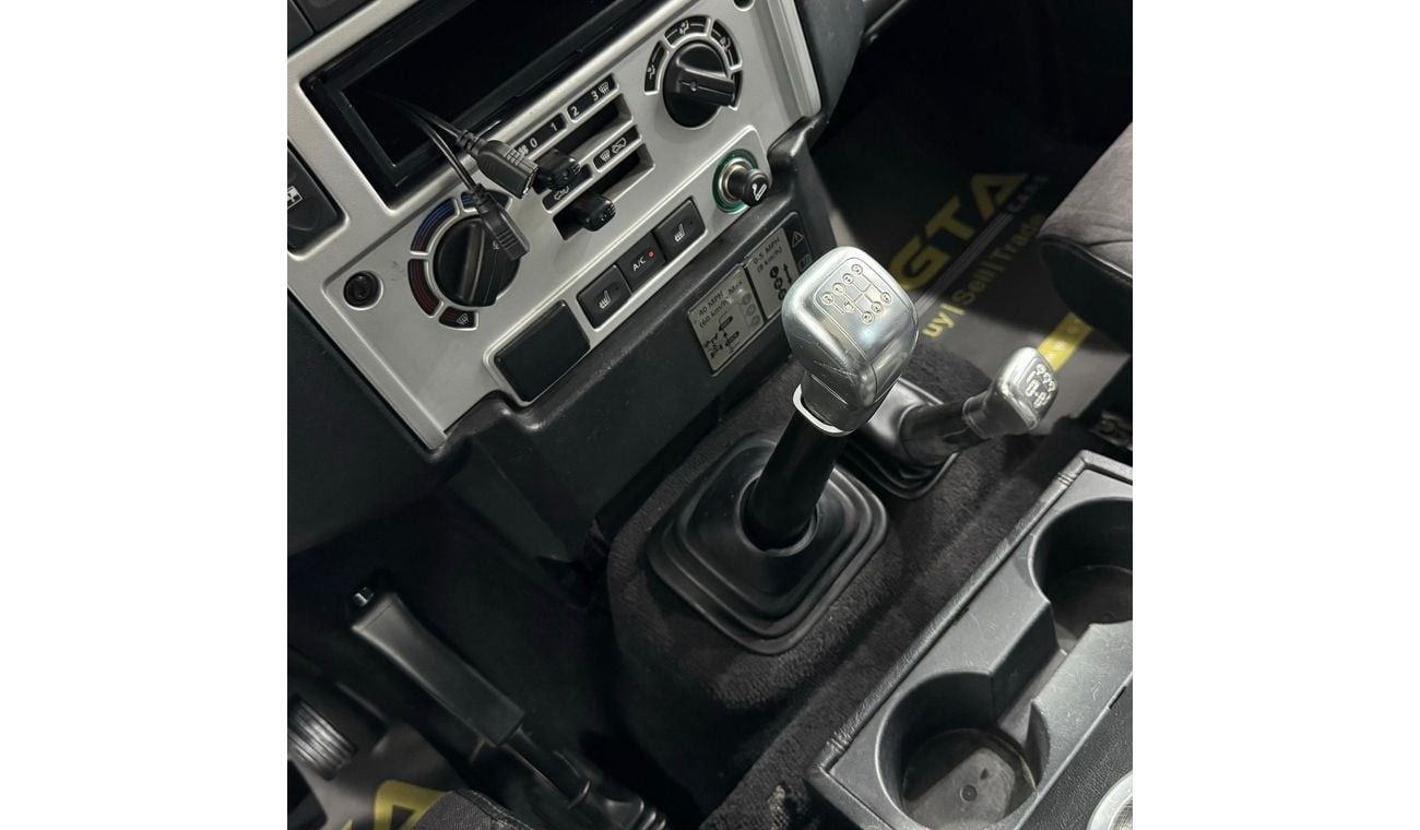 Land Rover Defender SVX 100 60th Anniversary  2009 Land Rover Defender SVX 110 60th Anniversary, Full Land Rover Service