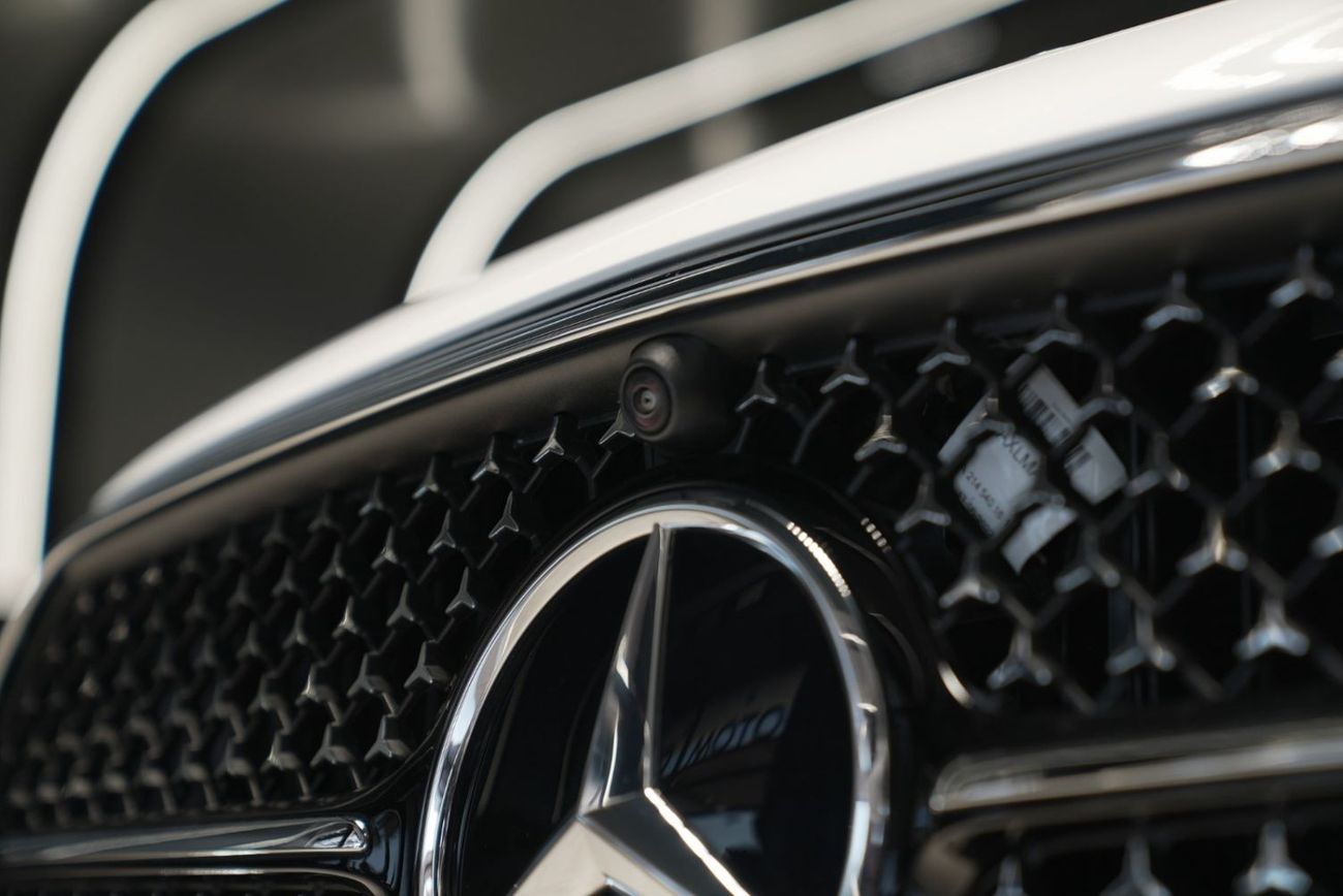 Mercedes-Benz E200 Mercedes-Benz  E200 sedan