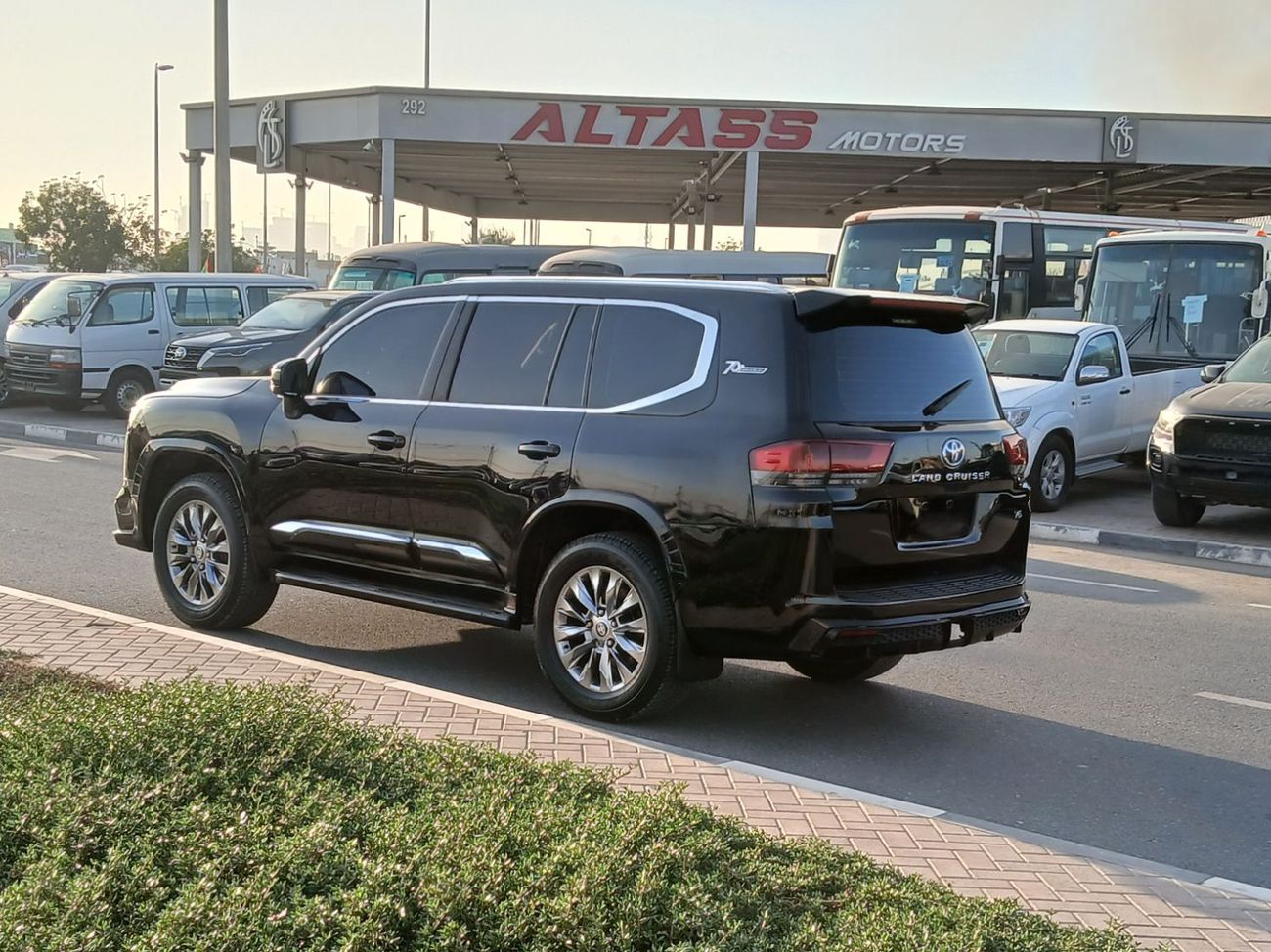 تويوتا لاند كروزر Toyota landcruise 2019Model 4.0 v6 petrol Engine Colour Black push start Transmission Automatic Inte