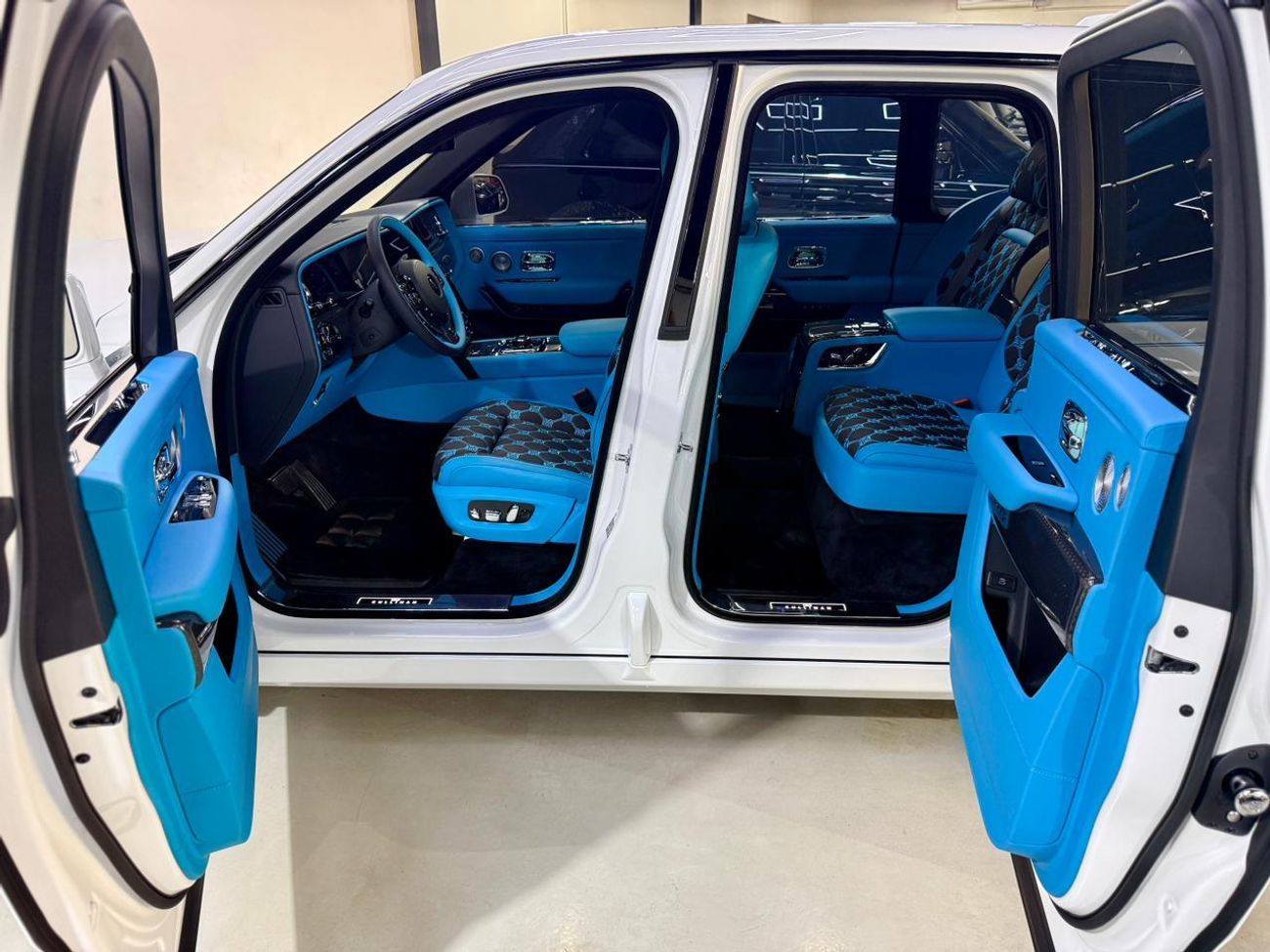 Rolls-Royce Cullinan Black Badge 2026 GUCCI Interior Brand New 0 KM