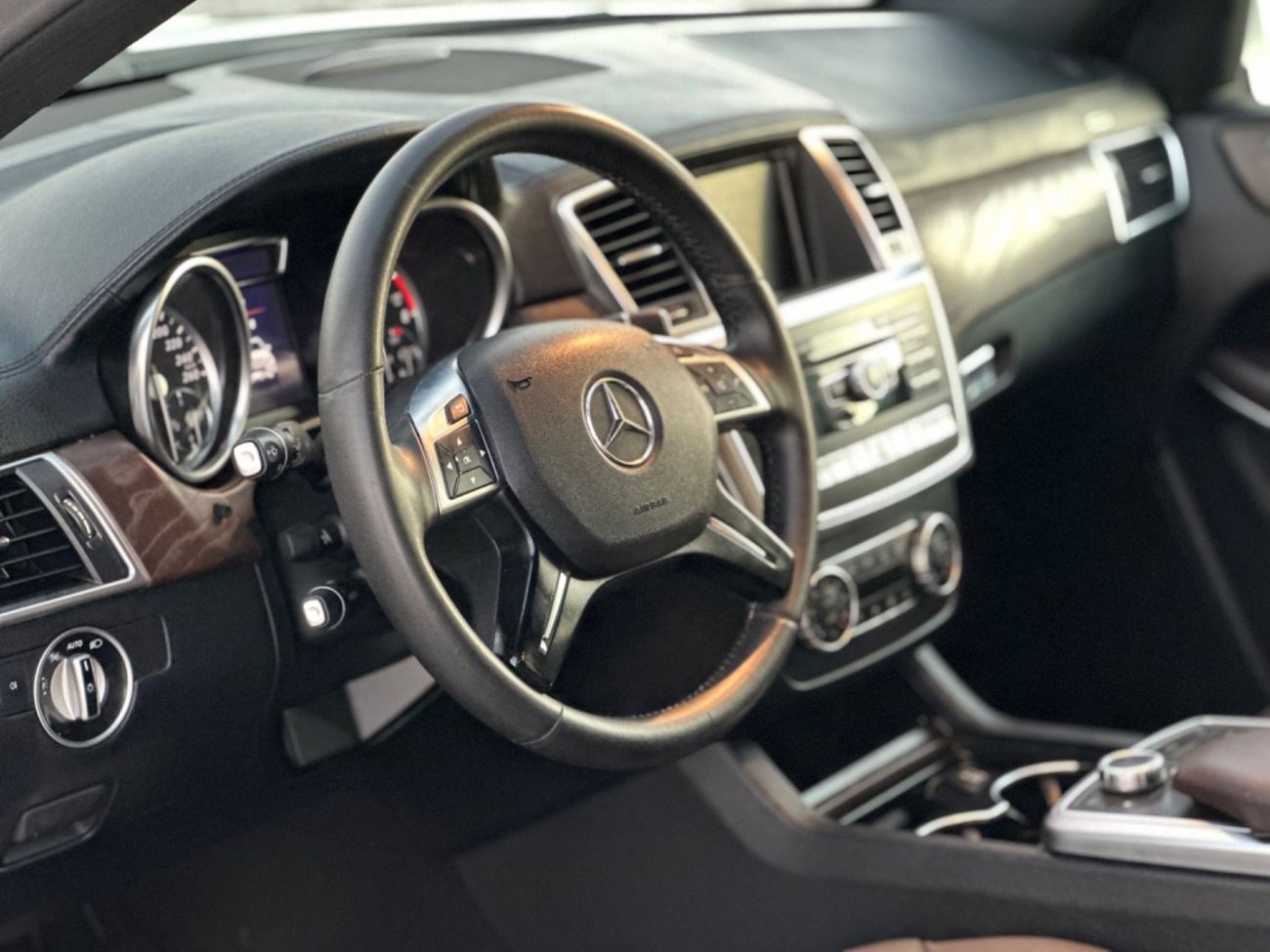 مرسيدس بنز GL 500 موديل 2015 خليجي فل مواصفات بانوراما وكراسي جلد ومثبت سرعه