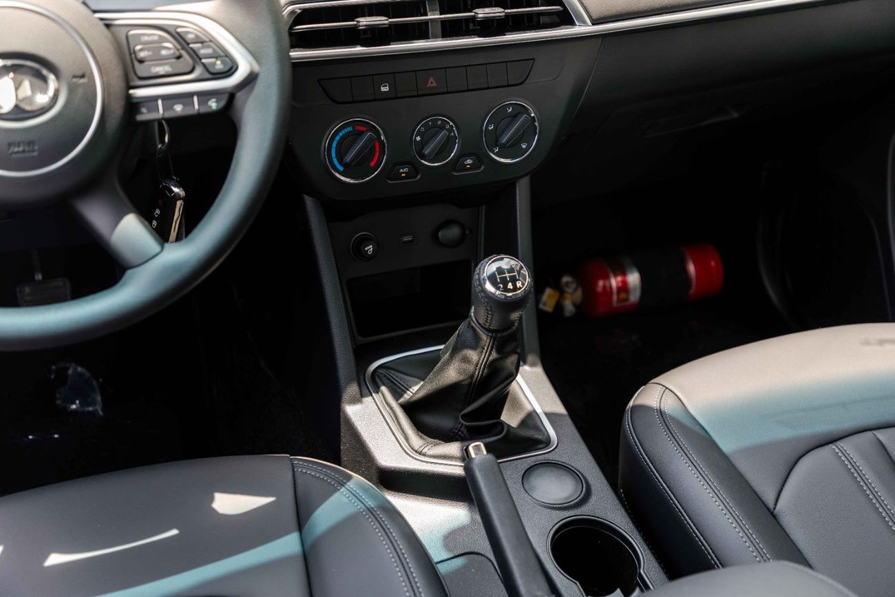 جريت وول وينغل 2026 Greatwall Wingle 7 4X2 Standard 2.4L - Manual - Titanium White Inside Black | Export Price