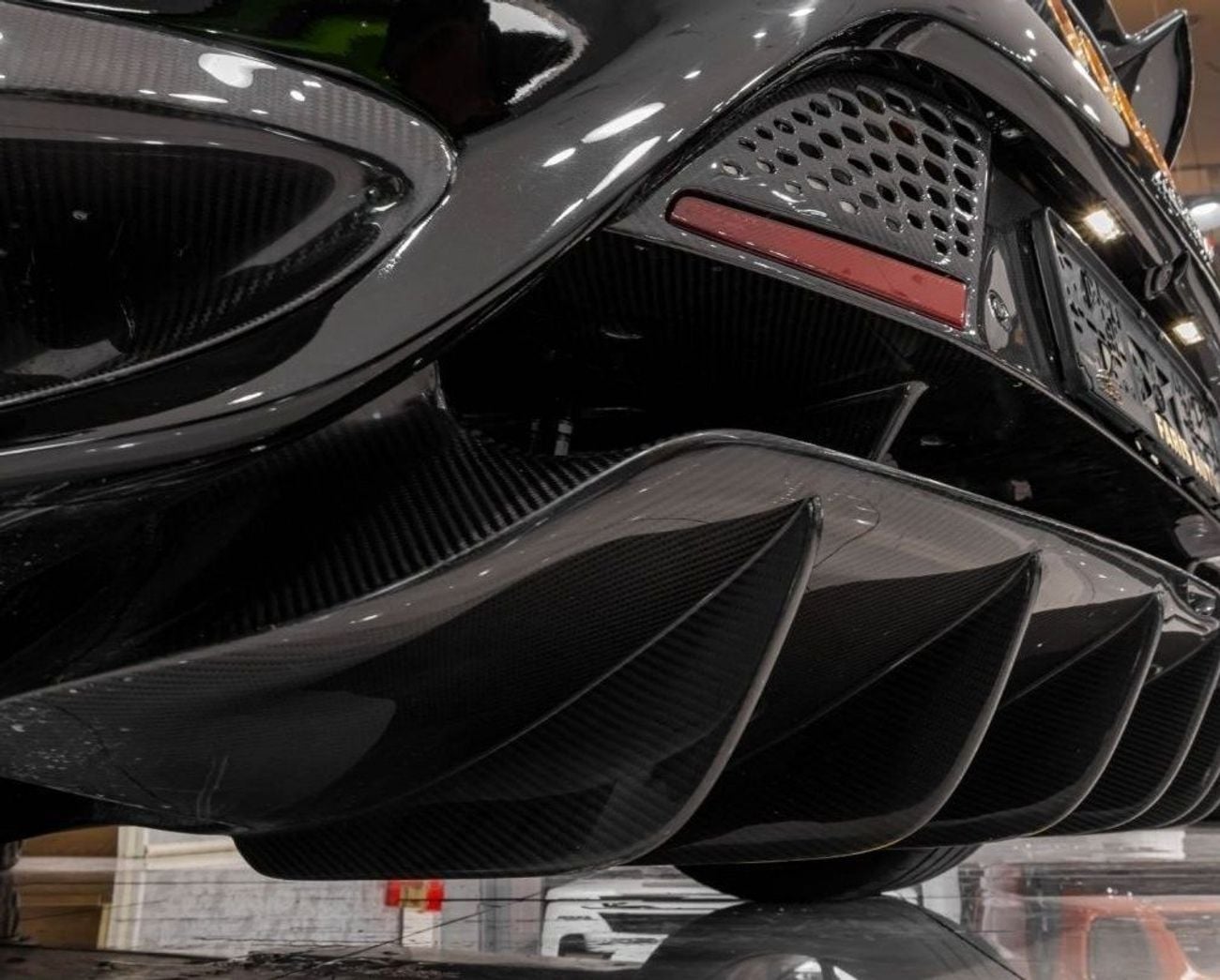 McLaren 720S Std 720-S UPGRADED TO 765-LT - GCC -EXHAUST SYSTEM + 999K GOLD IN EXHAUST + FULL CARBON FIBER EXTERI