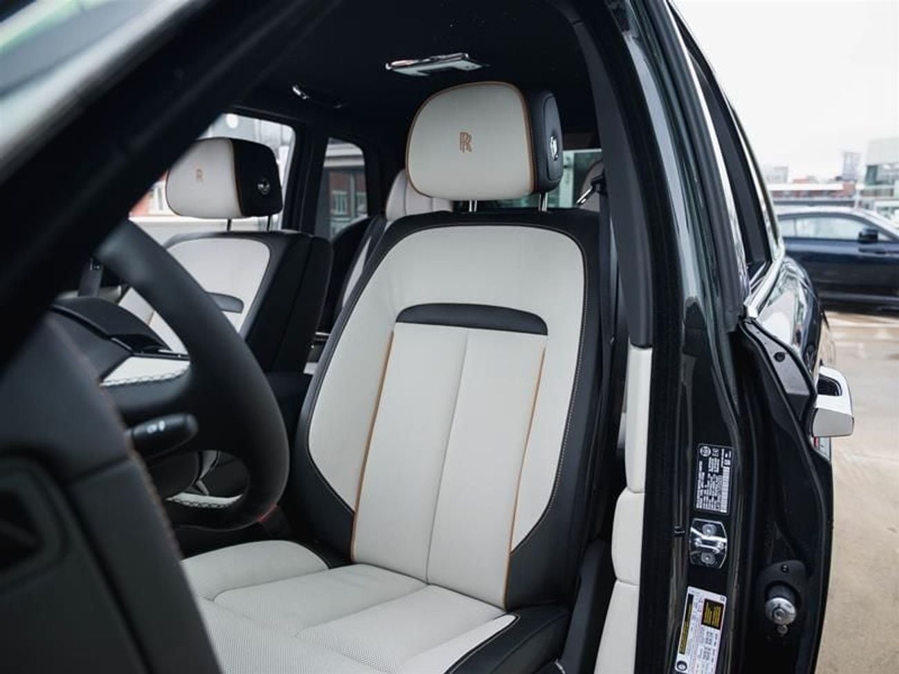 Rolls-Royce Cullinan Series II with Captain Seats