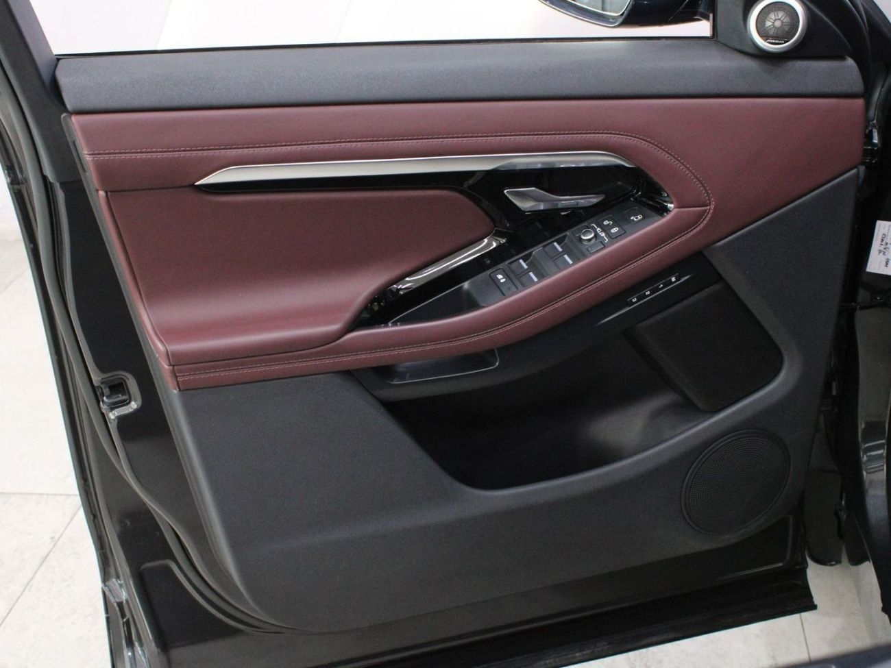 لاند روفر رانج روفر إيفوك - P250 HSE | With Warranty