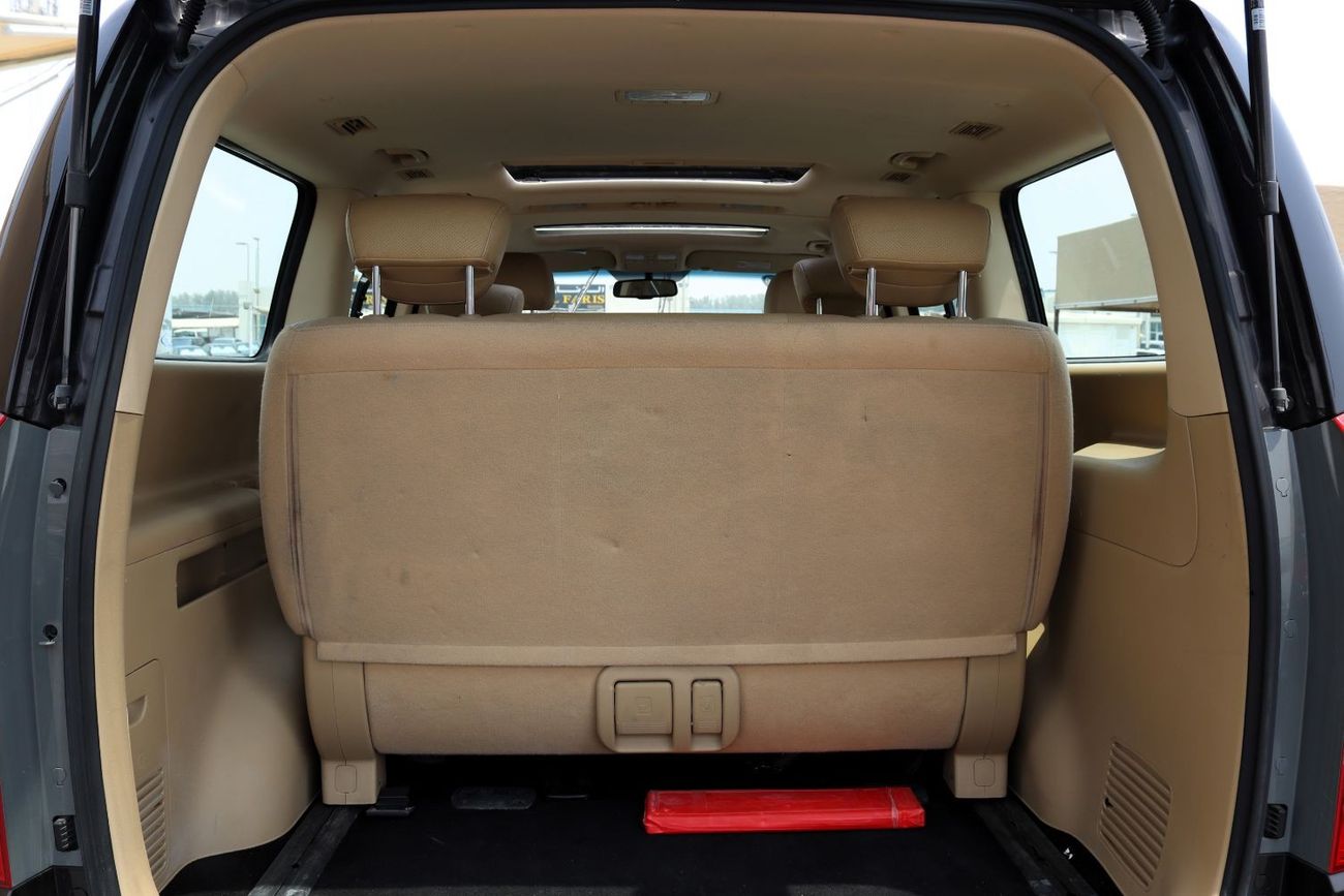 هيونداي H-1 متوسط المواصفات خالية من الحوادث - خليجي - فتحتين سقف - رقم واحد الفل - بحالة الوكالة من الداخل والخ