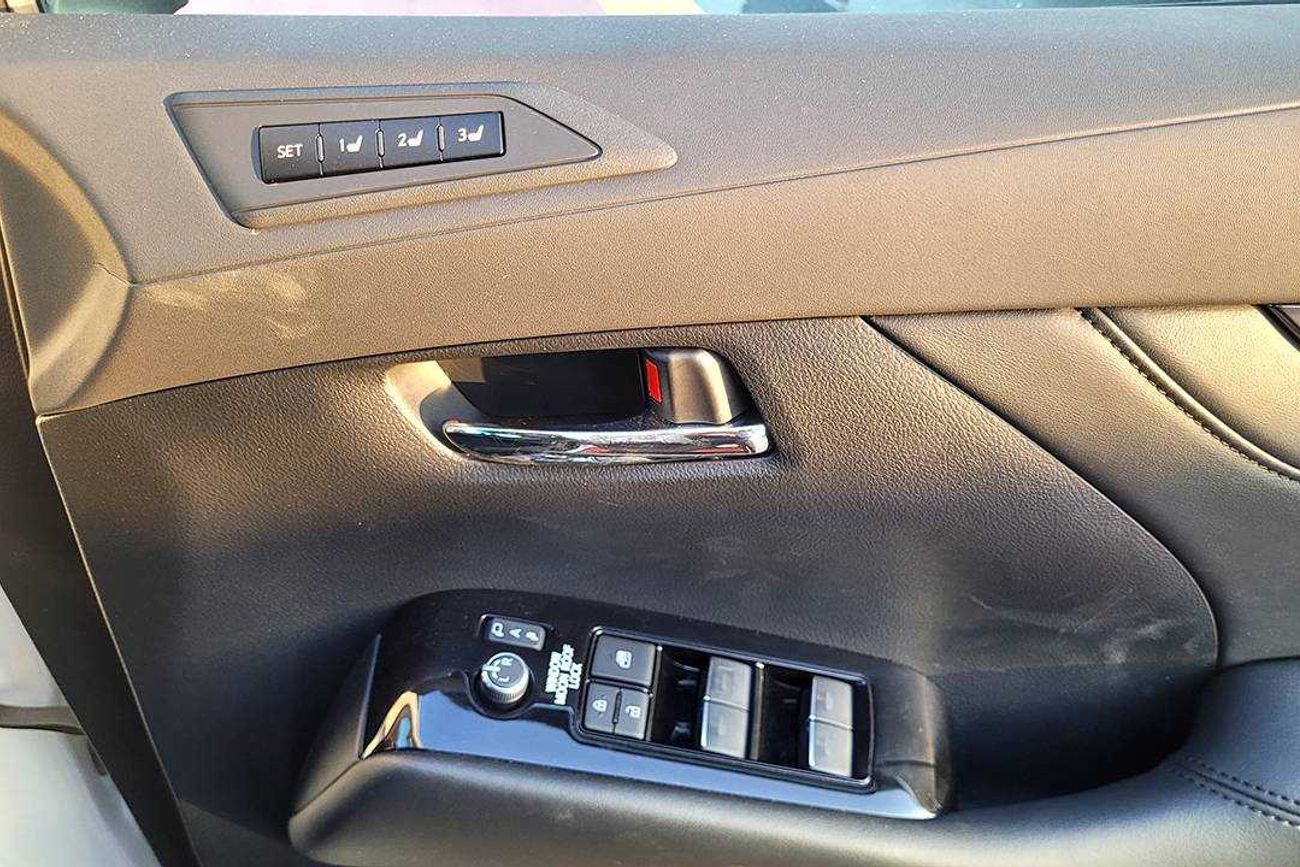 تويوتا ألفارد RHD - 2.5L - WHT_BLK - Modellista Body Kit (SPL. EXPORT OFFER)