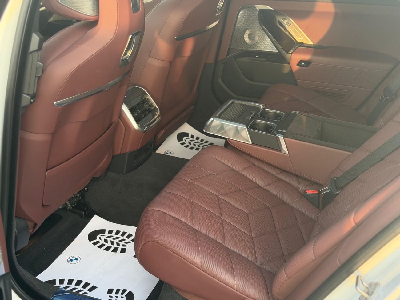 بي أم دبليو 740i MASTERCLASS M SPORT PACKAGE بي إم دبليو 740i بمحرك V6 سعة 3.5 لتر موديل 2025 كاملة المواصفات