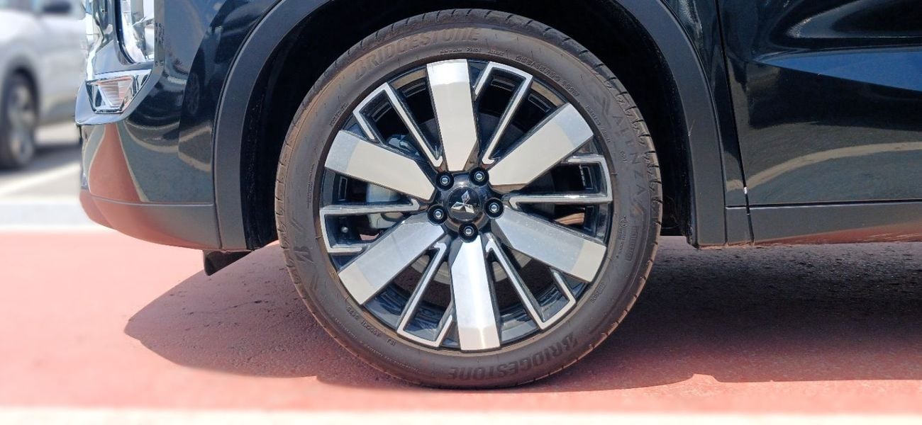 ميتسوبيشي آوتلاندر P Line 2.5L Petrol 4WD 2026YM