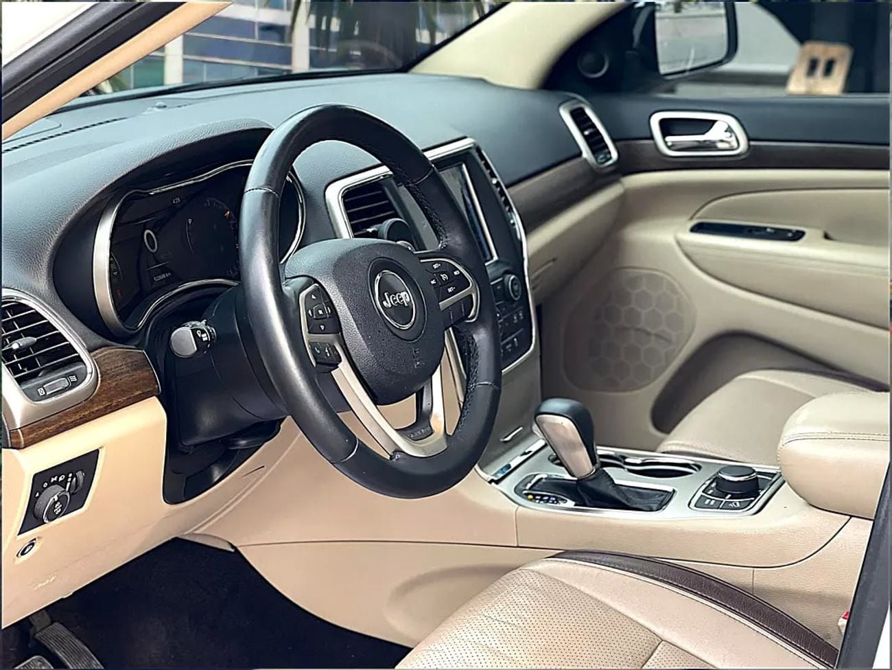 جيب جراند شيروكي 1,157 P.M | Exclusive - GCC Specs | Original paint