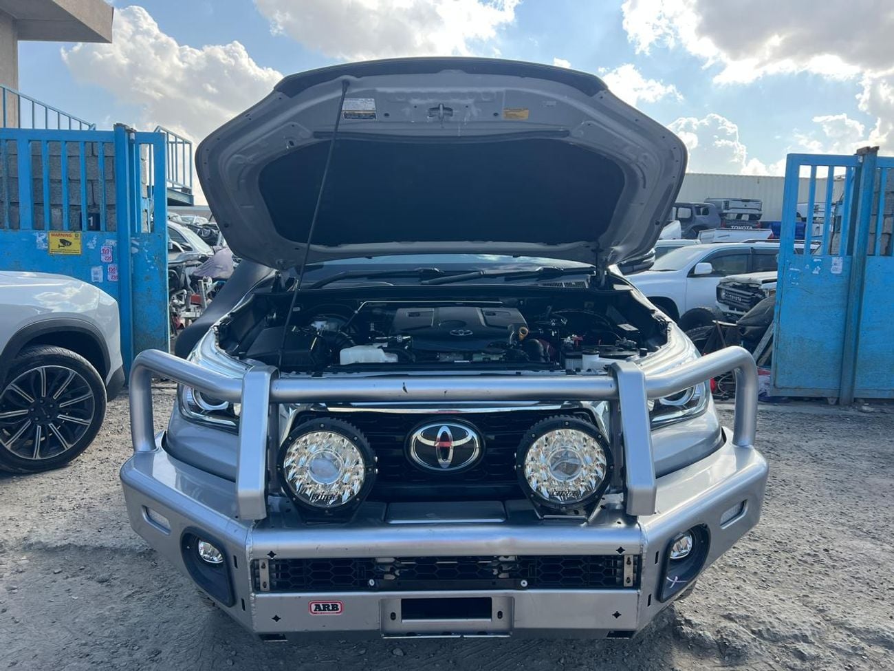 تويوتا هيلوكس TOYOTA HILUX PICKUP DIESEL 2.8 LITER YEAR 2020 SILVER COLOR
