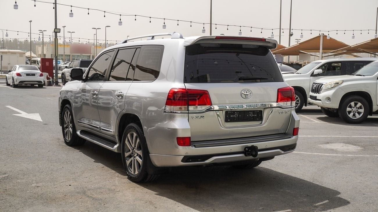 تويوتا لاند كروزر VXR 5.7L V8