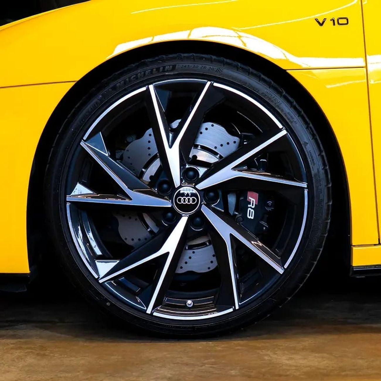 أودي R8 AED 11,499 pm • 0% Downpayment • Agency Warranty and Service Contract