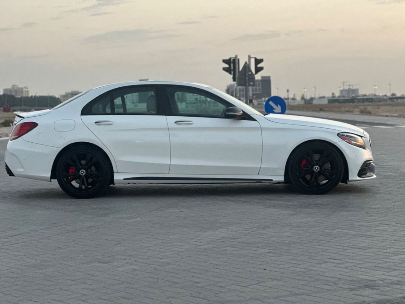 مرسيدس بنز C 300 AMG Pack 2.0L