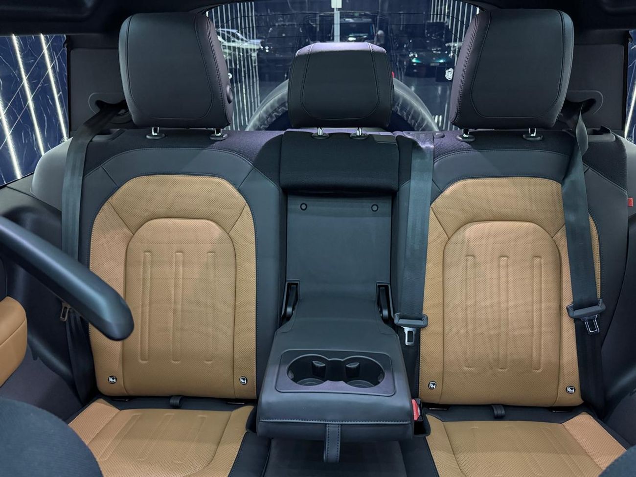 لاند روفر ديفندر P400 90 X-Dynamic HSE 3.0L (5 Seater) 2024 Land Rover Defender, 5 Years Land Rover Warranty, Low Kms