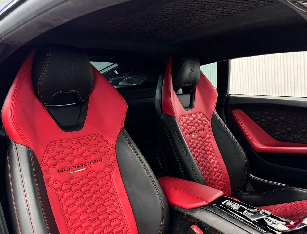 لامبورغيني هوراكان 2017 Lamborghini Huracan LP610-4, Feb 2025 Lamborghini Warranty, Full Service History, GCC