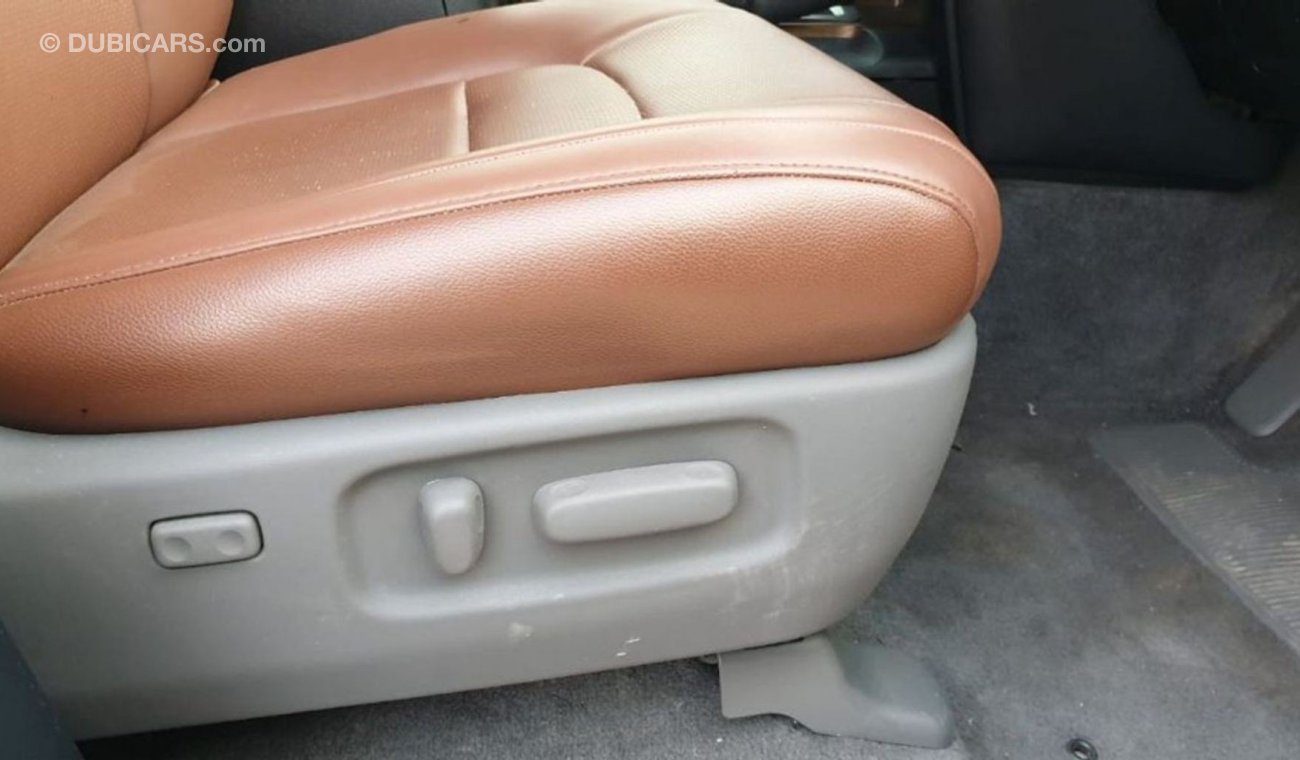 تويوتا لاند كروزر Right-Hand Push start automatic electric seats leather seats facelift 2019 perfect condition