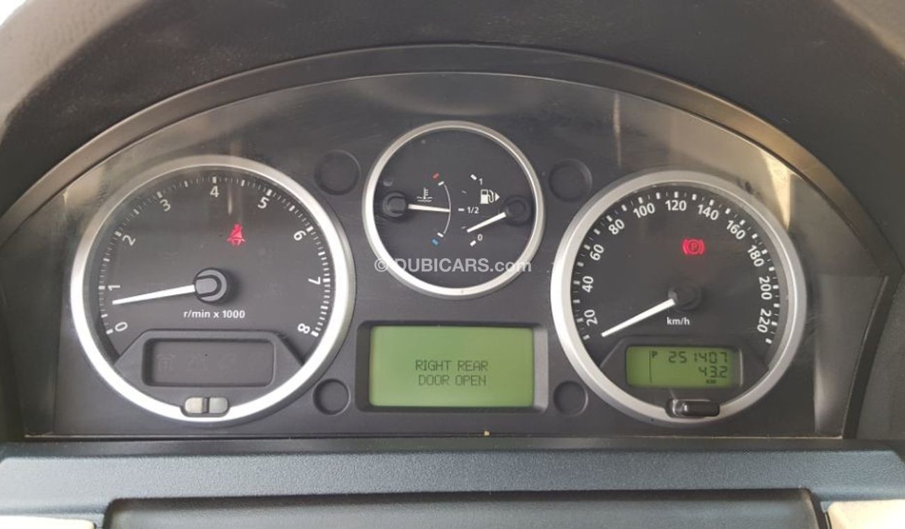 Land Rover Discovery 2007 model Gulf specs Full options 3 sunroof  clean car wellmaintaned