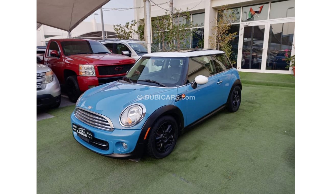 Mini Cooper 1600 CC, model 2013, panorama, leather, automatic, cruise control, central lock, in excellent condit