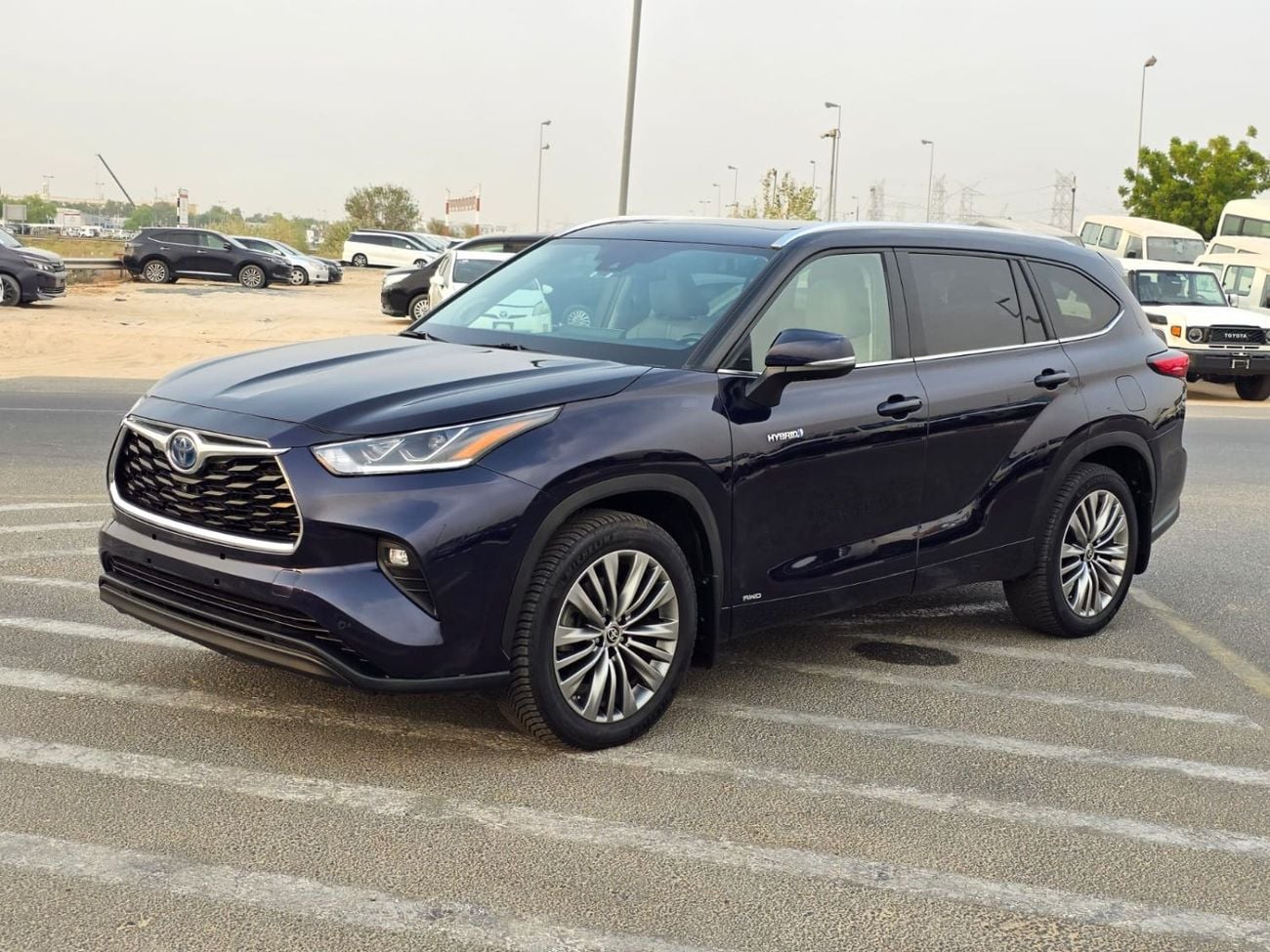 تويوتا هايلاندر Panoramic Roof , 360 camera and Parking sensors