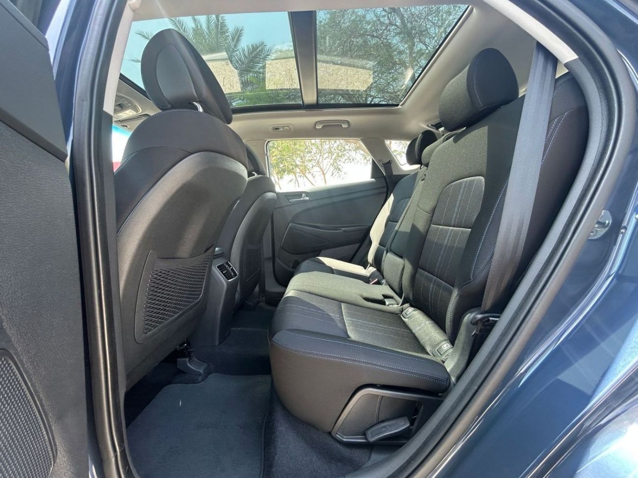 Hyundai Tucson GL Plus 2.0L GCC FULL AGENCY SERVICE WITH PANOROMIC ROOF, REAR CAMERA, AUTO FOLD SIDE MIRRORS