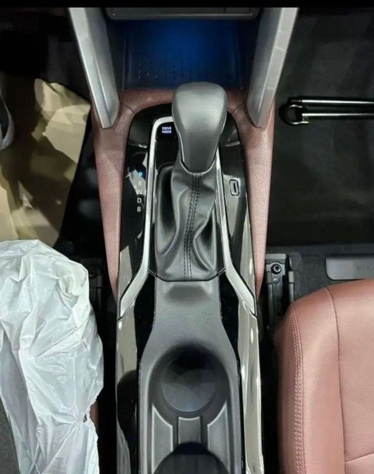 تويوتا كورولا كروس 2023 Toyota Corolla Cross 1.8L Hybrid Automatic Zero KM