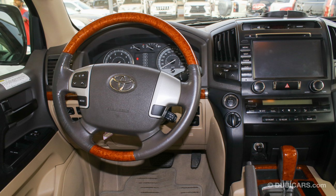 Toyota Land Cruiser GXR V6