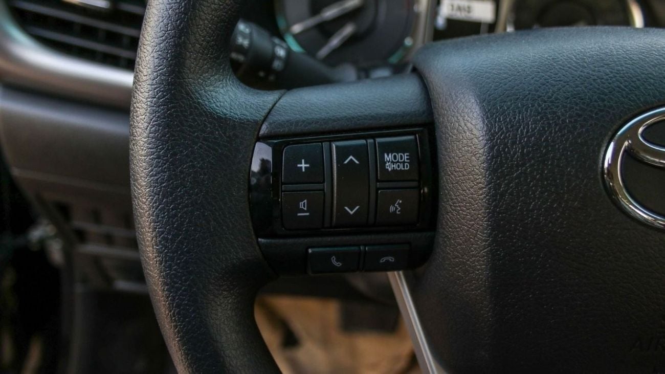 Toyota Hilux HILUX GLX 2.7L AT PETROL 2024