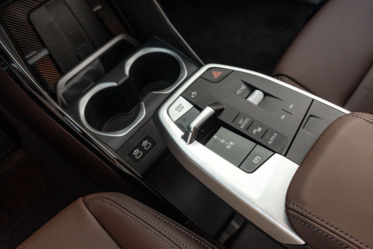 بي أم دبليو iX1 2025 | BMW IX1 XDRIVE 30LX DESIGN PACKAGE