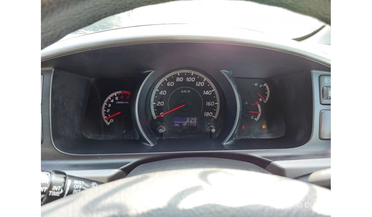 تويوتا هاياس TOYOTA HIACE VAN RIGHT HAND DRIVE(PM39206)